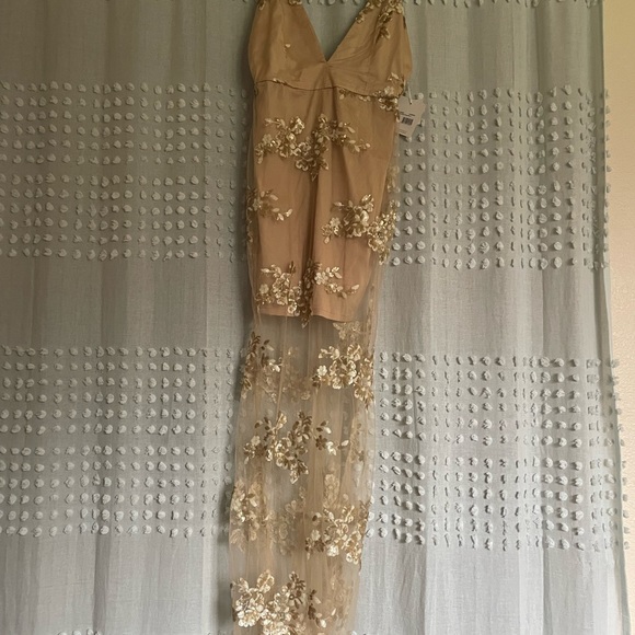 MissGuided Embroidered Plunge Maxi Dress - Picture 3 of 5